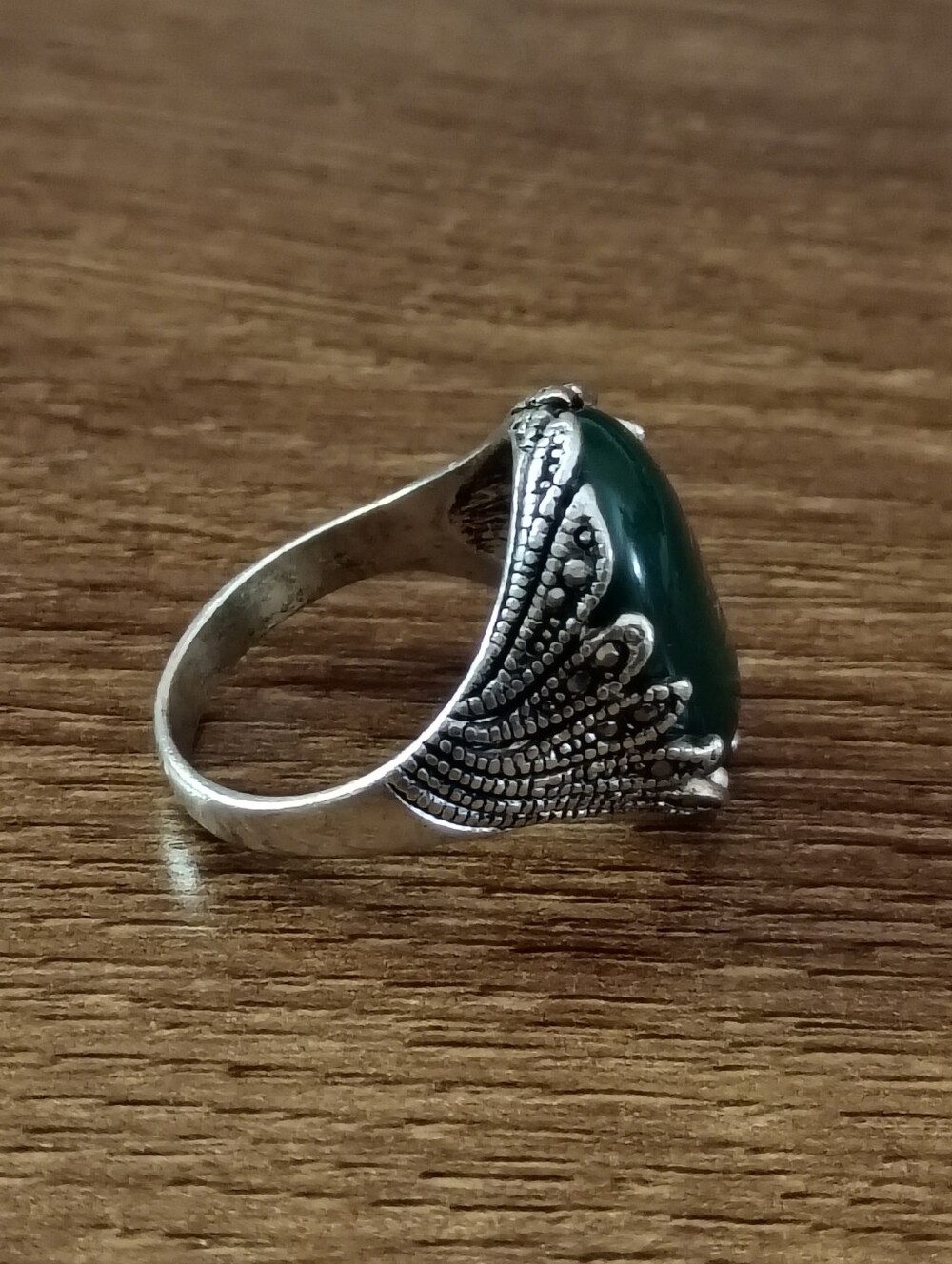 Oval green stone ring size 10 - Picture 6 of 6